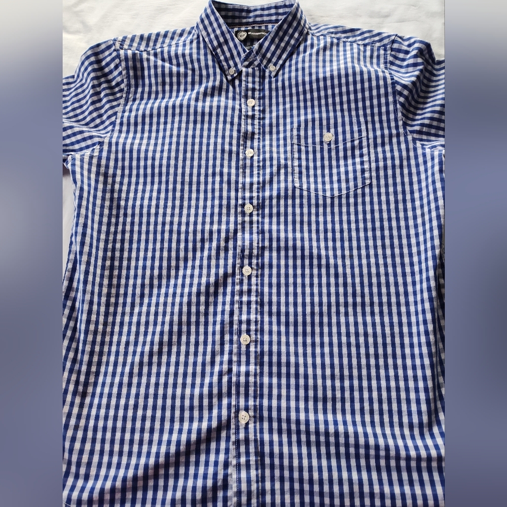 WEATHERPROOF Men's Button Up Shirt. Size Large. Comfort Stretch.  Short Sleeves.